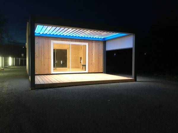 Pergola bioclimatique avec éclairage intégré à Toulouse