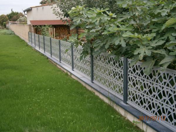 clôture tôles perforées aluminium muret