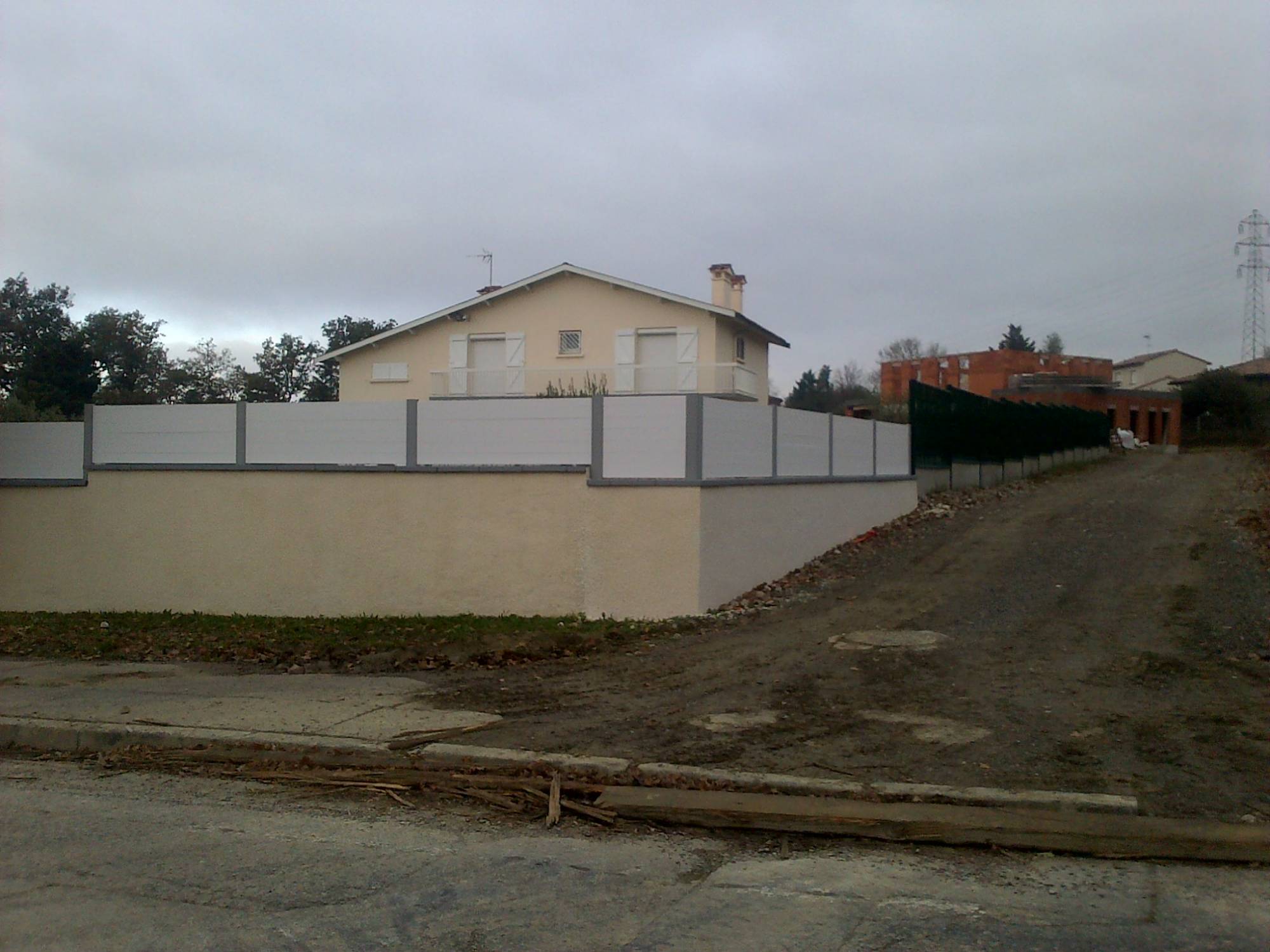 Conception sur mesure pour cette clôture en aluminium à Toulouse